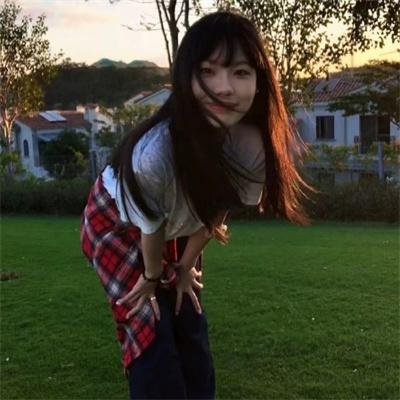 模仿女孩